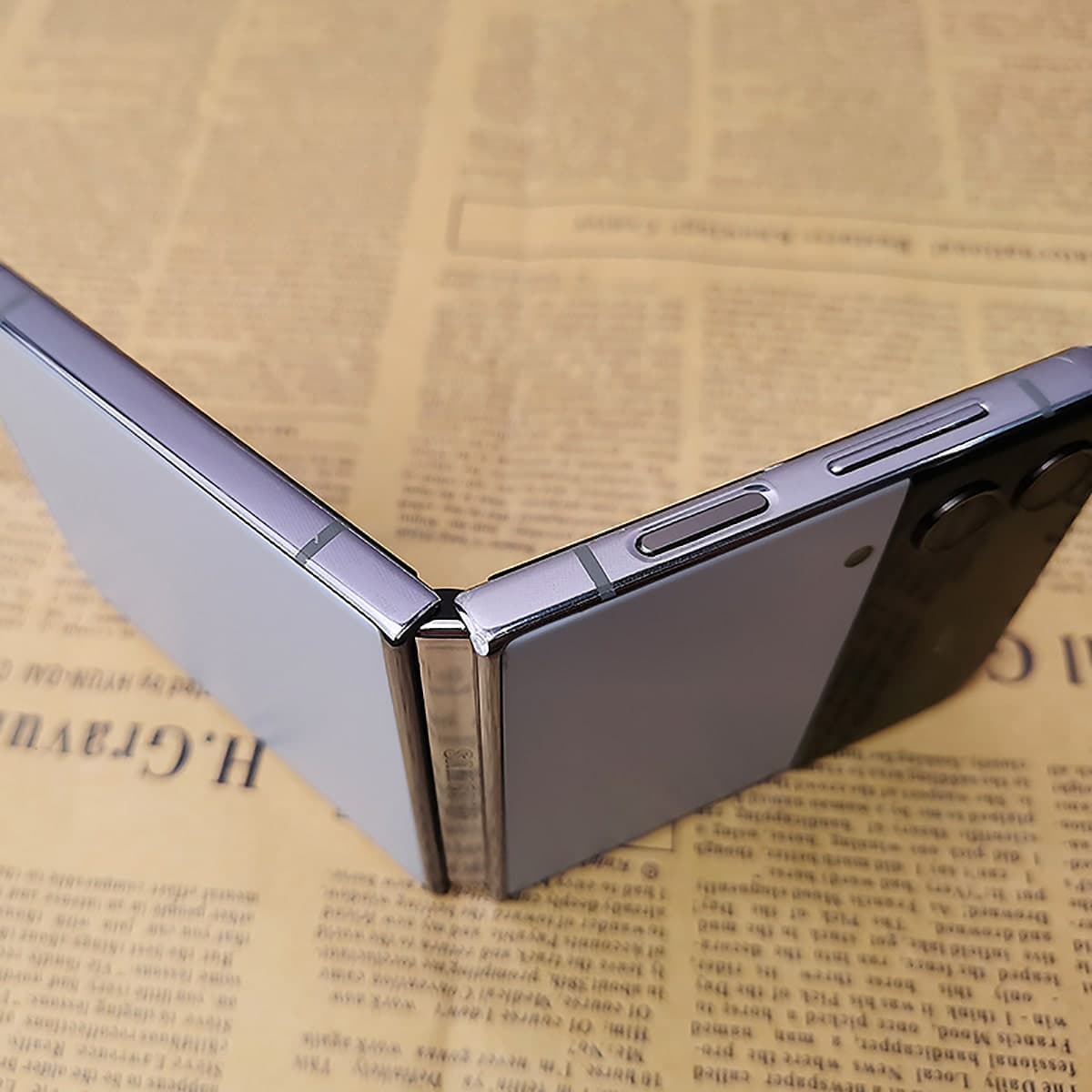 Dán viền Samsung Z Flip 5 - Dán bảo vệ khung viền Samsung Galaxy ZFlip 5 - 2 Bộ - 4