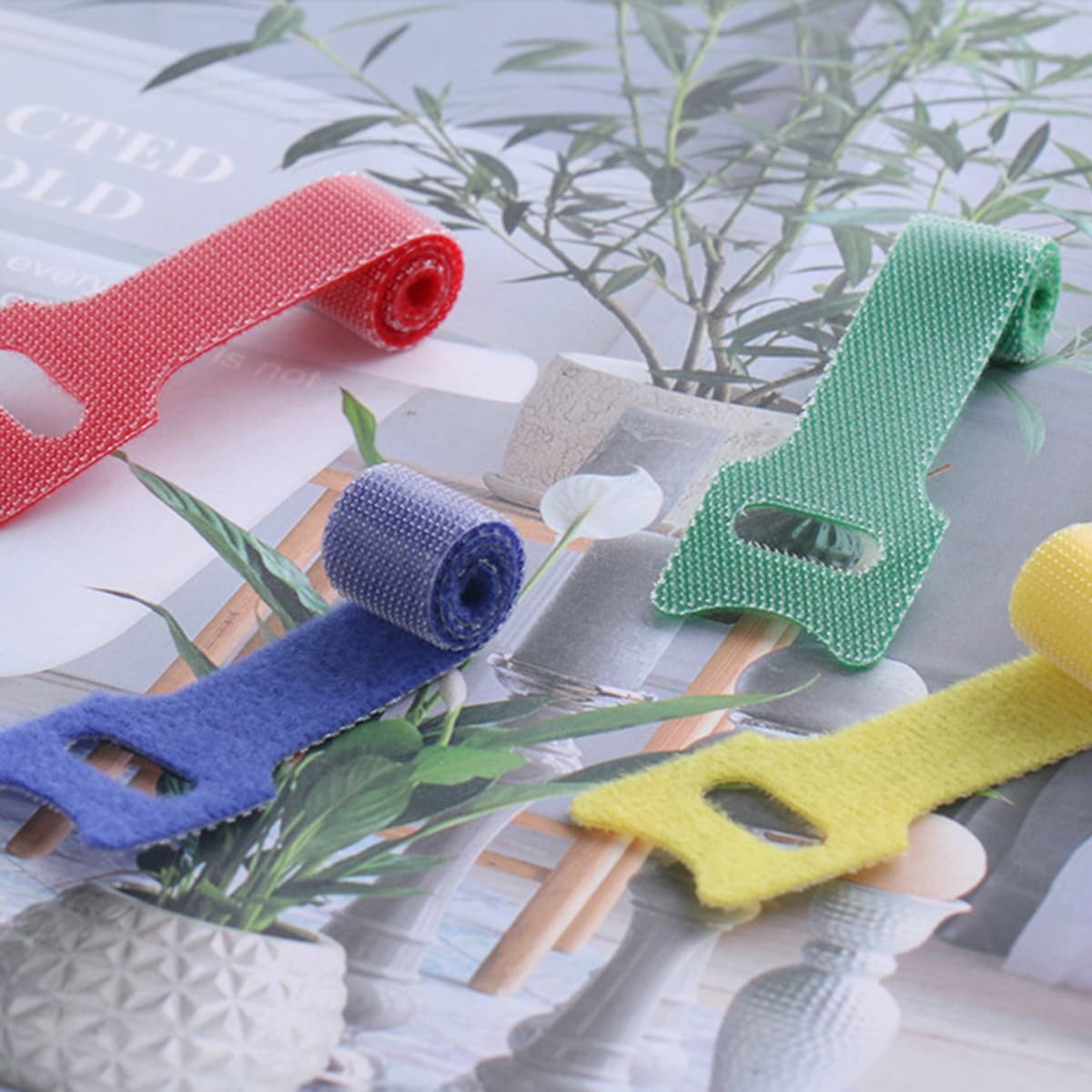 Dây quấn cáp sạc, tai nghe, chuột, bàn phím, cáp tín hiệu, dây điện - Băng gai chống rối tiện dụng nhiều màu dài 12cm - 8