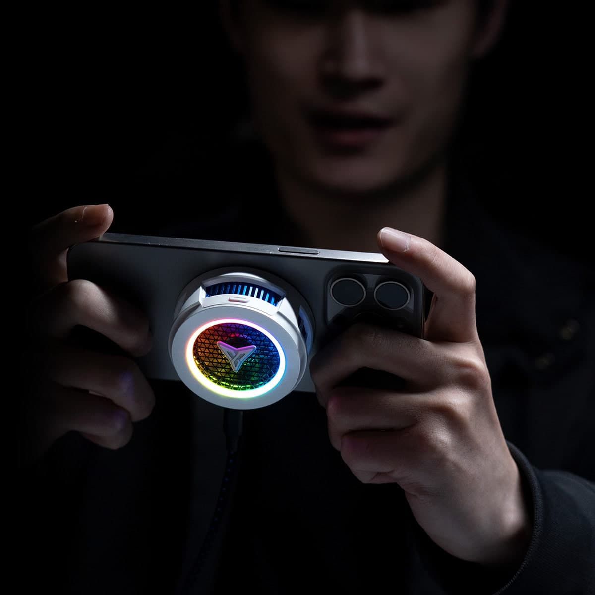 Quạt tản nhiệt điện thoại Flydigi B7X sò lạnh từ tính 27W led RGB điều chỉnh nhiệt độ thông minh - 9