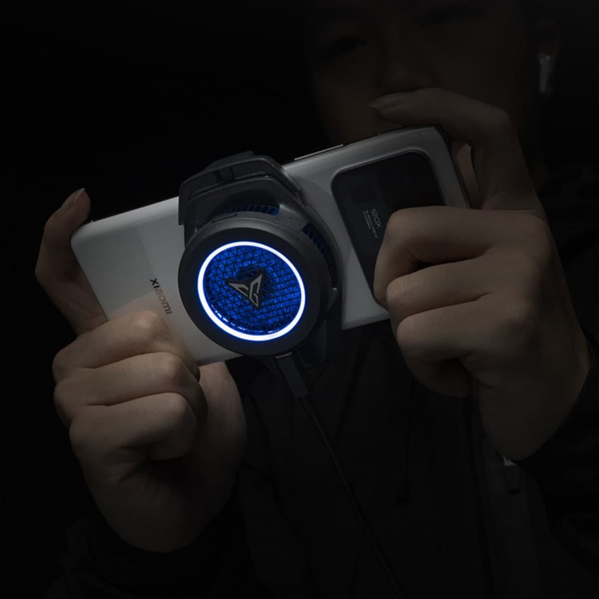 Quạt tản nhiệt điện thoại Flydigi B6 sò lạnh 20W led RGB điều chỉnh nhiệt độ thông minh - 5